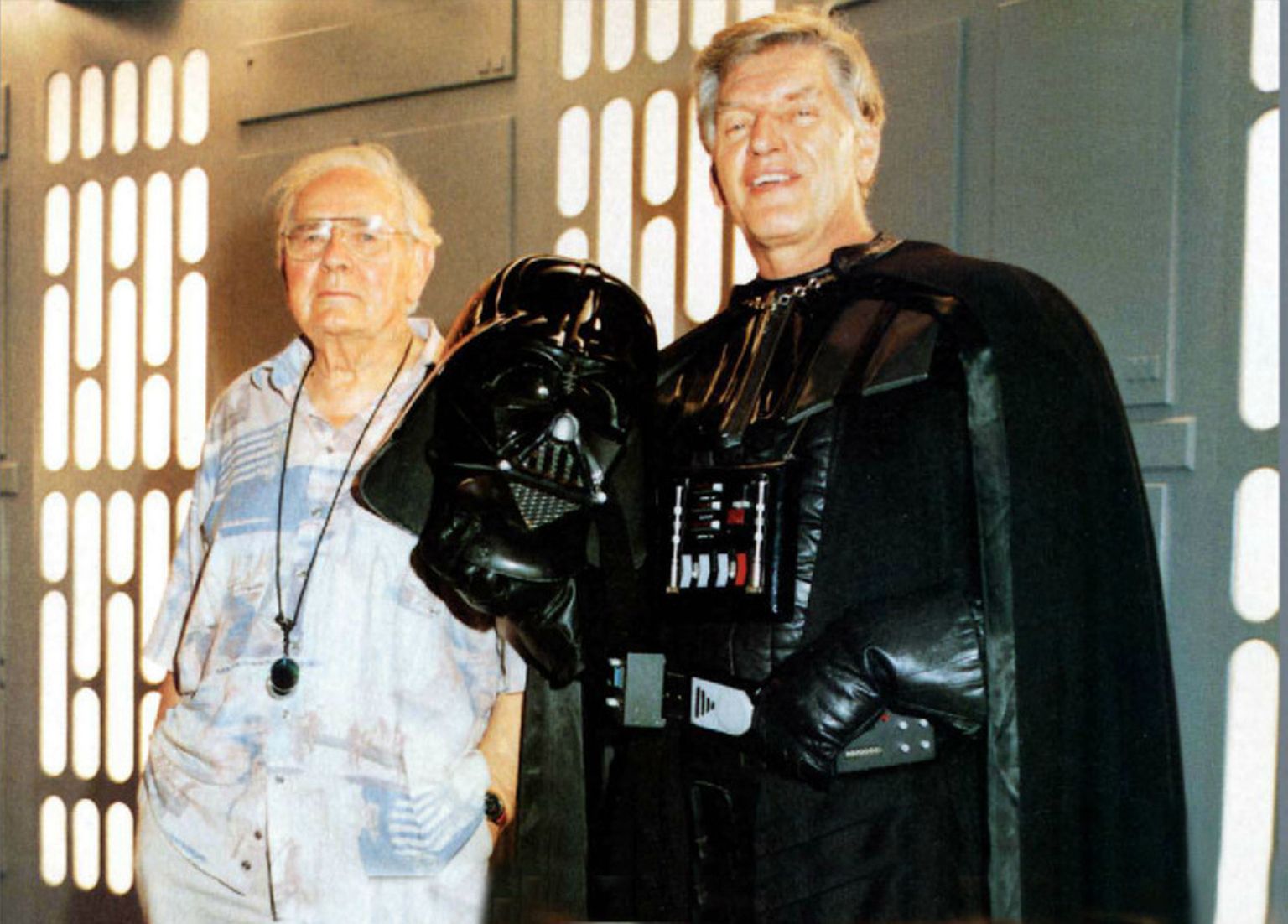 David Prowse legendaarses Darth Vaderi kostüümis.