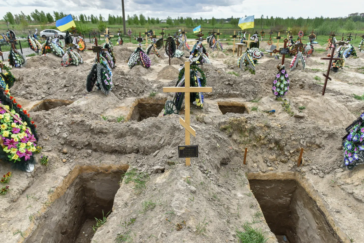 В Буче продолжают хоронить людей. 15 мая 2022 года