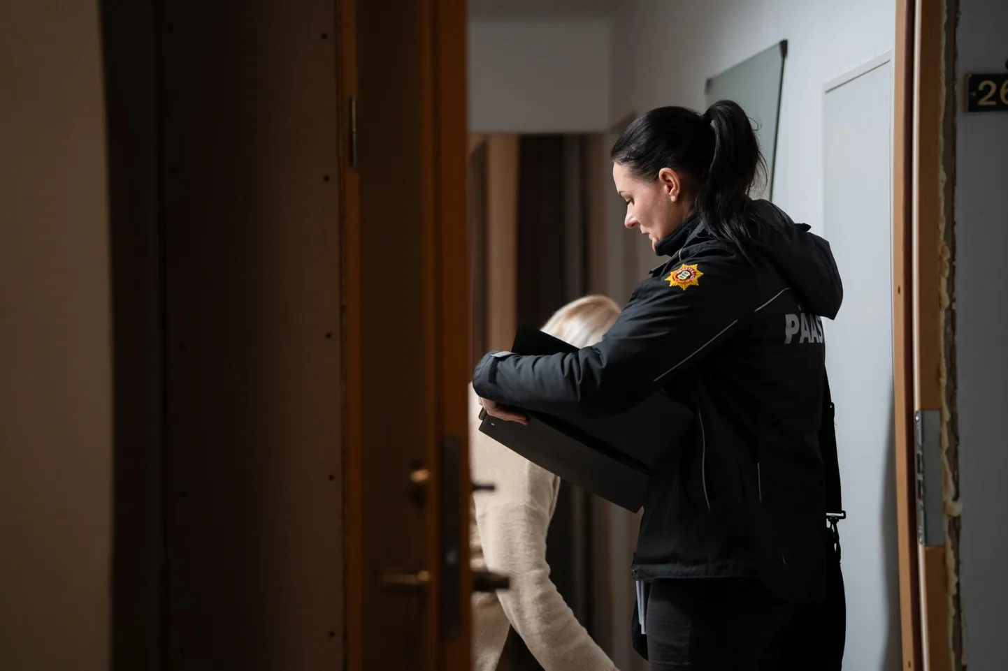 Kui töökorras suitsuandurit polnud, andis Aveli Eeskivi võimaluse selle kiirelt paigaldada, kuid soovis järgmisel päeval sellest tõestust.