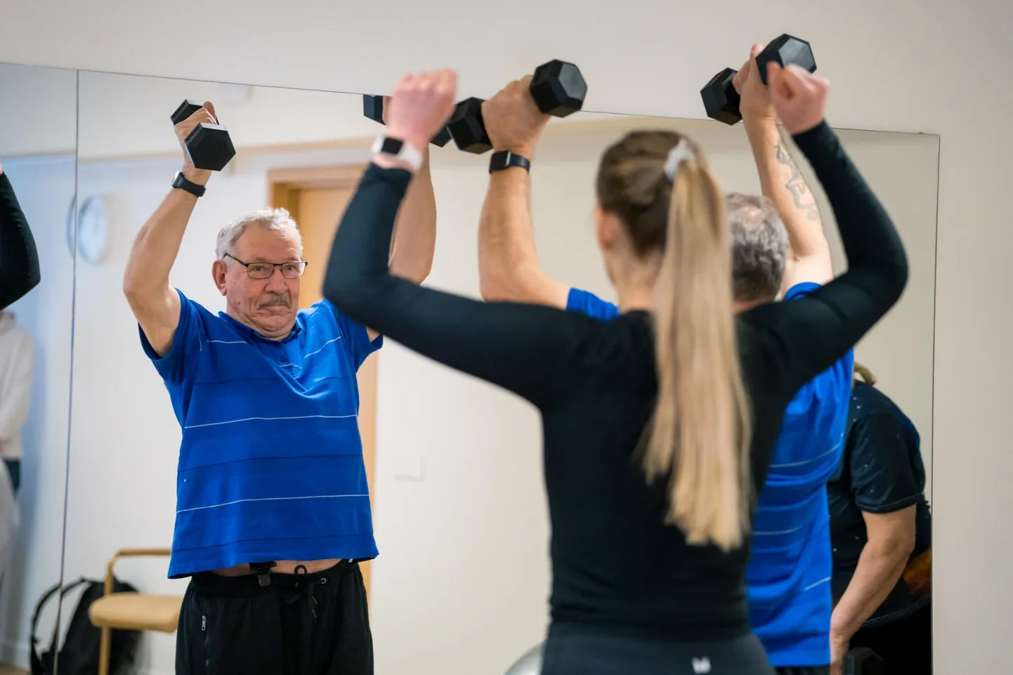 Programmis osalejad tegid füsioterapeut Helena Poolaku juhendamisel harjutusi.