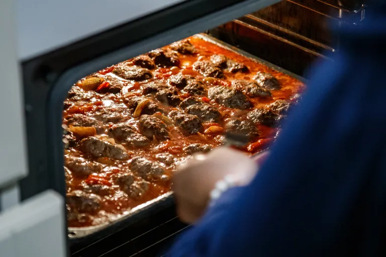 Kebabipulgad asetatakse ahju.