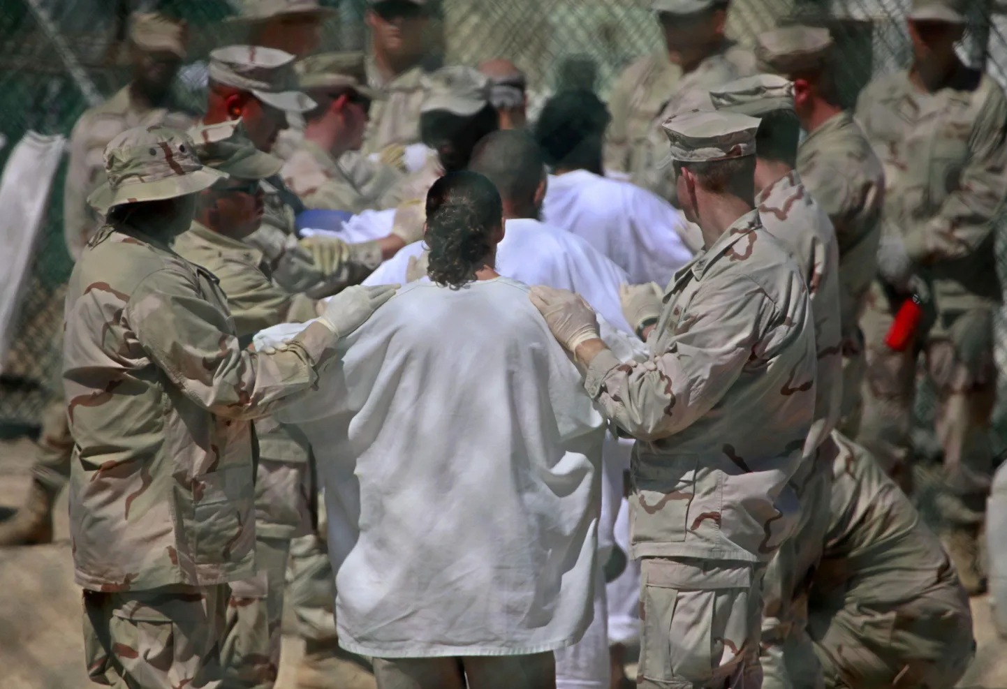 Guantanamos peetakse siiani kinni umbes 240 inimest.