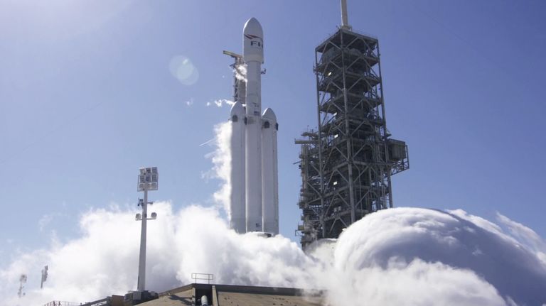 Falcon Heavy raketi staatiline katsetus.
