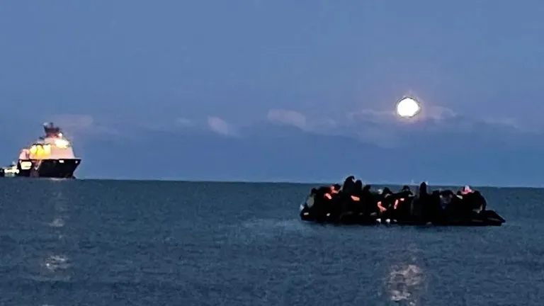Лодка в море.