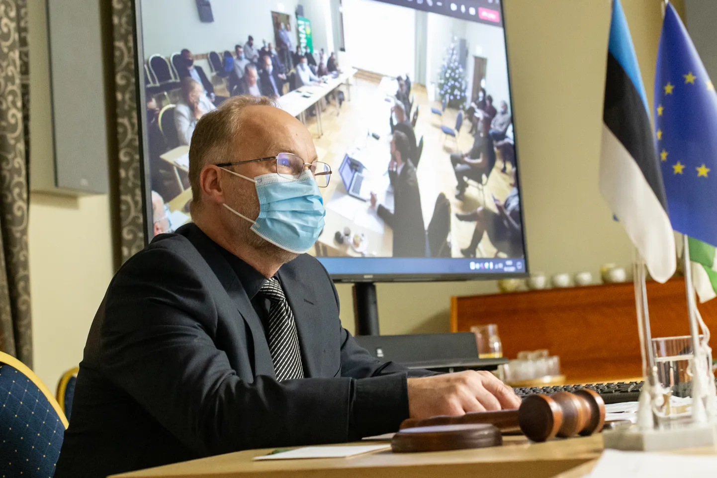 Jõhvi volikogu kiitis volikogu esimehe Vallo Reimaa esitatud Ukraina-teemalise avalduse üksmeelselt heaks.