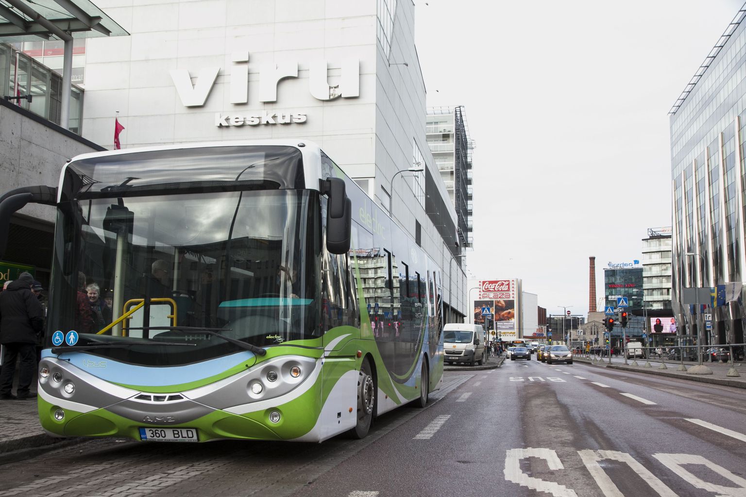 Электробус во время испытаний в Таллинне.
