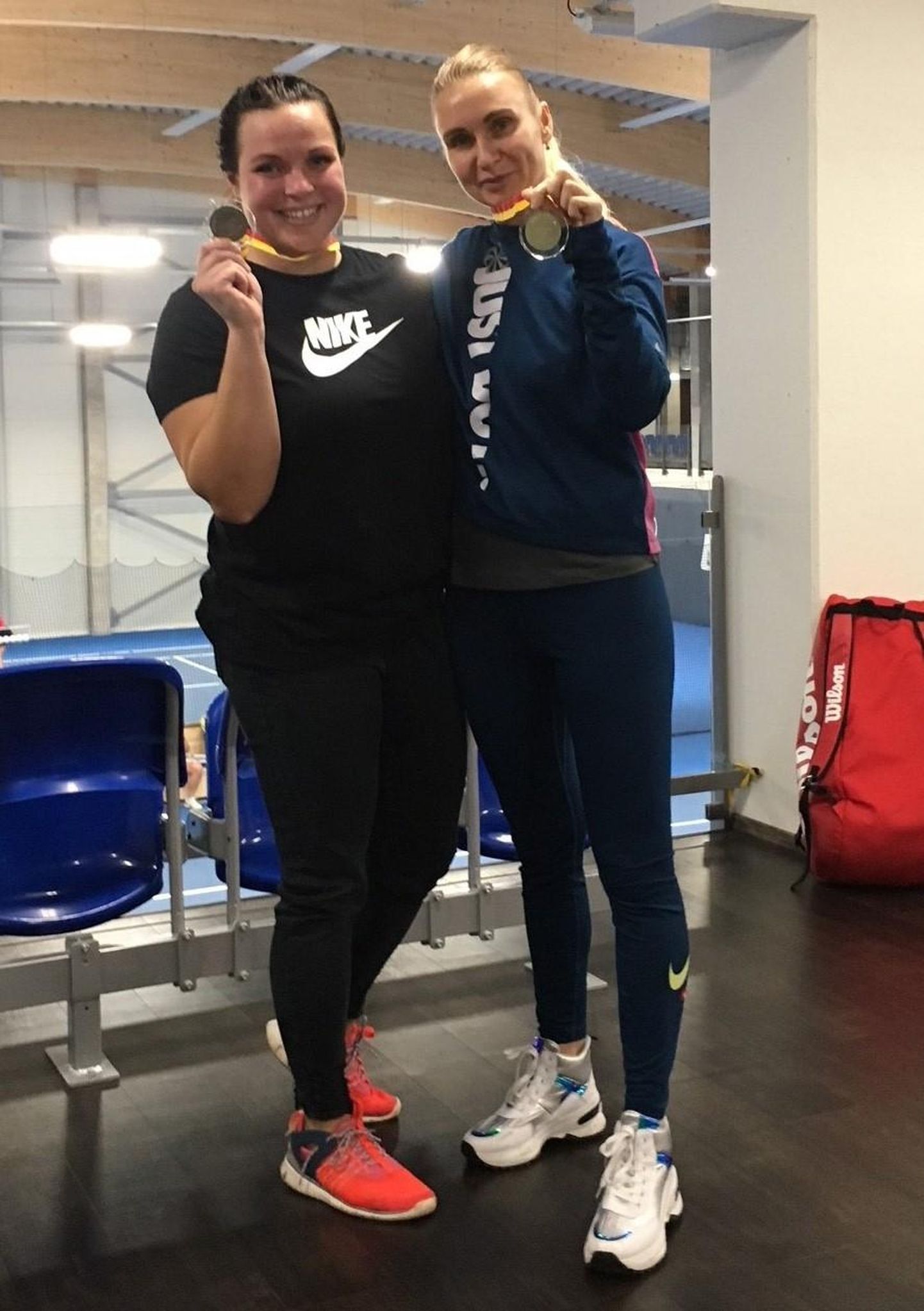 Kirsi Raudsepp (vasakul) ja Jelena Tregubova võidutsesid Viimsis tennise esiliiga paarismänguturniiril.