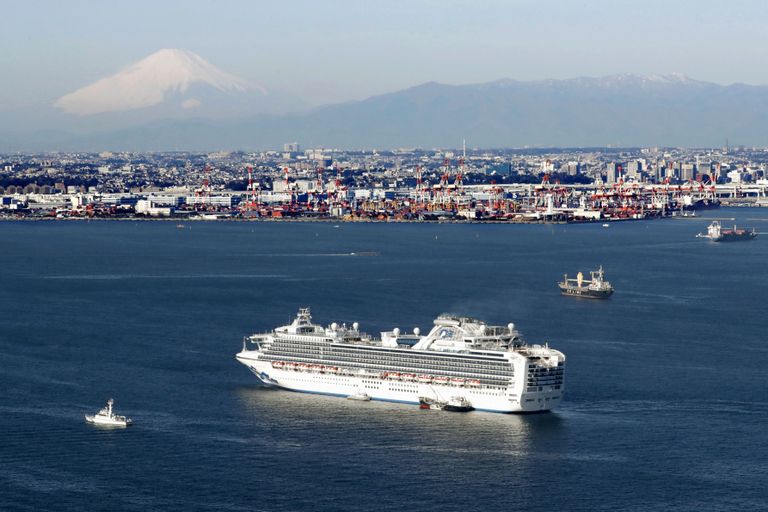 Karantiinis kruiisilaev Diamond Princess Jaapani Yokohama sadama juures