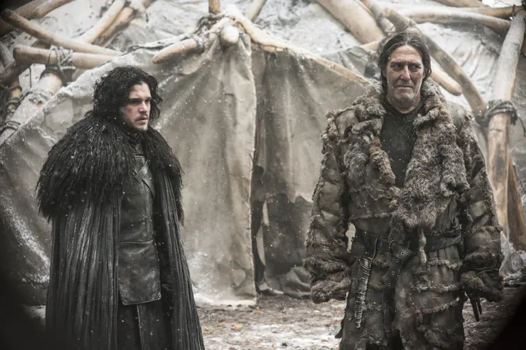 Kit Harington Jon Snowna ja Ciaran Hinds Mance Rayderina seriaalis «Troonide mäng»