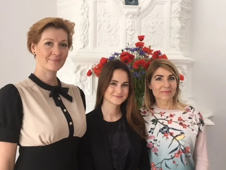 Команда биеннале (слева направо): сокуратор Солвей Хельвег Овесен, организатор Агния Миргородская и главный куратор Катерина Грегос