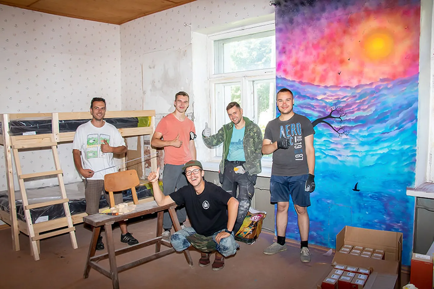 PUHKEPAUS: Aare Püüa, Tom Kärner, Jaanis Põld, Artur Müür ja Paap Uspenski (eespool)  on töise suvega igati rahul.
Foto: IRINA MÄGI