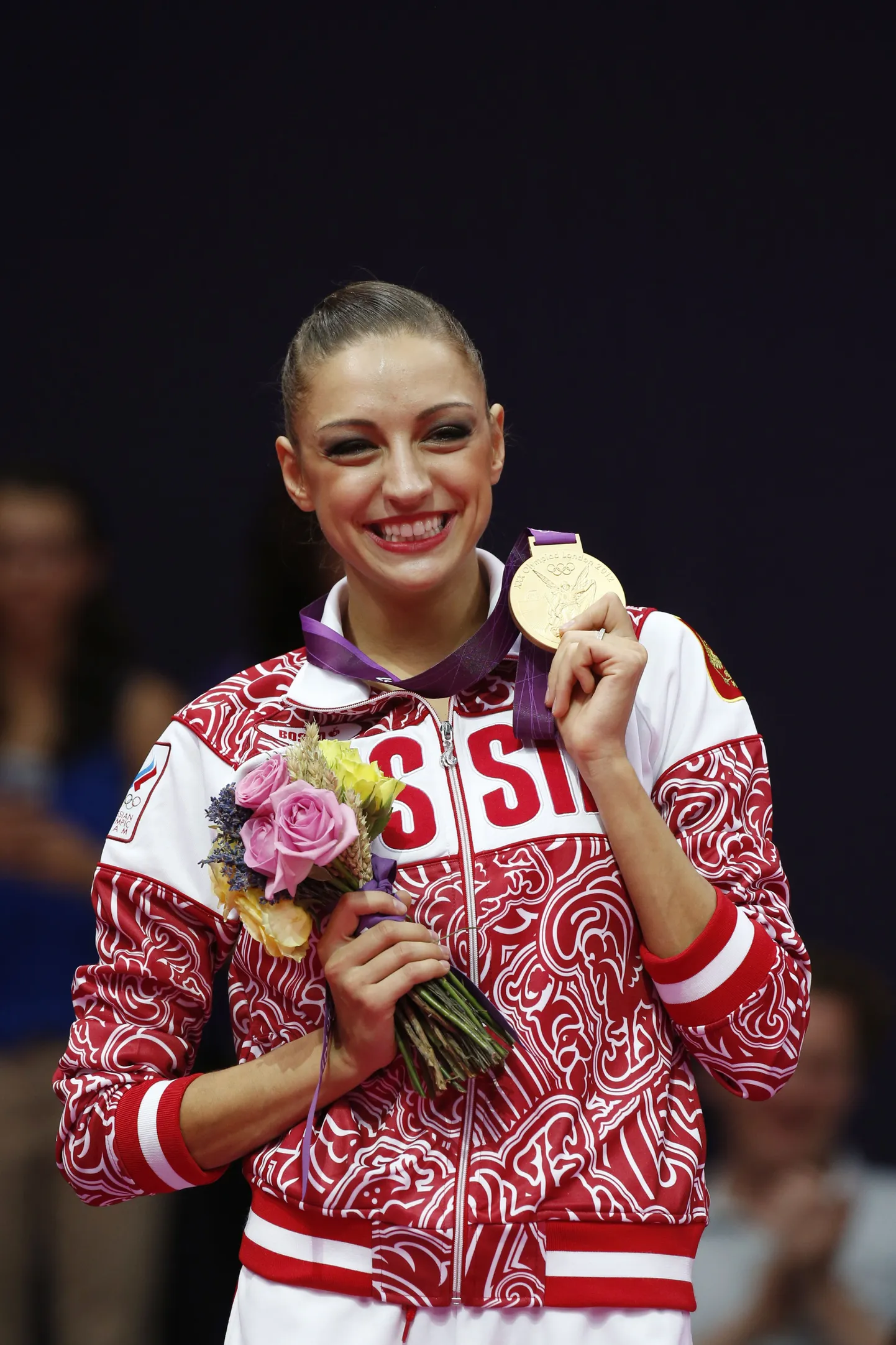 Евгения Канаева с золотой олимпийской медалью Лондона.