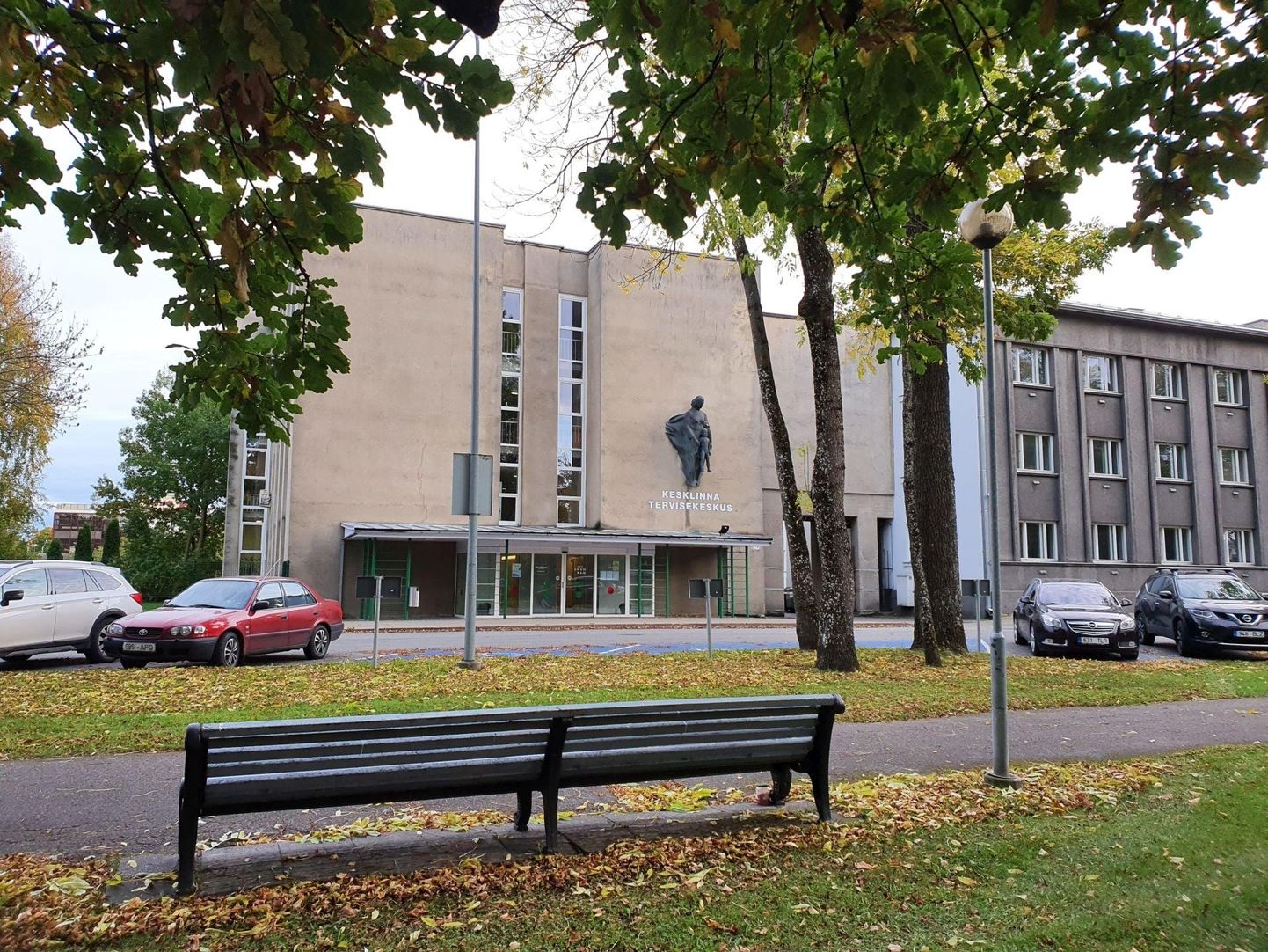 Pärnu perearstikeskuse 17 tohtri asemel tegutseb Suur-Sepa tänaval kesklinna tervisekeskuses kaks perearsti, peagi lisandub üks.