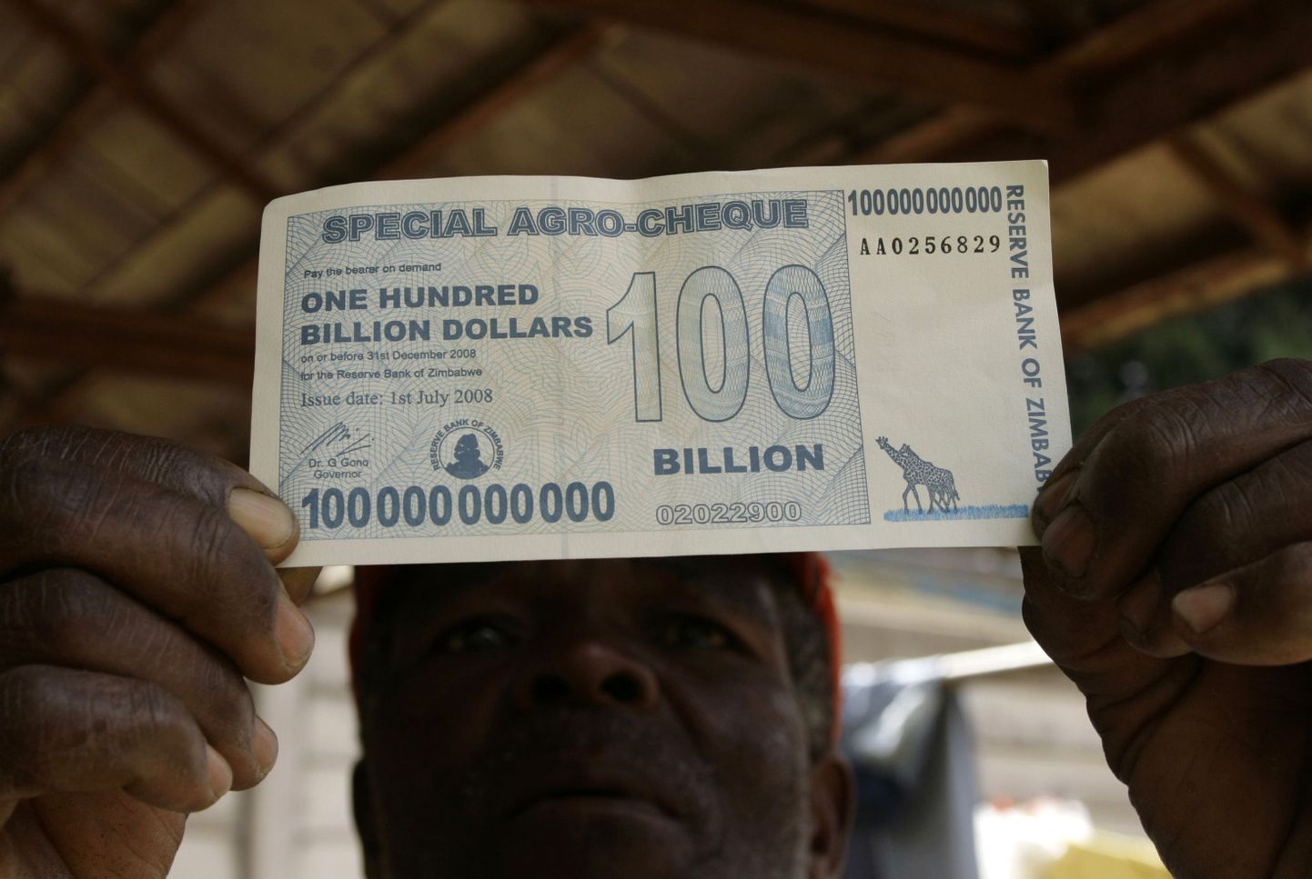 Zimbabwe saja miljardi dollari väärtusega sedel