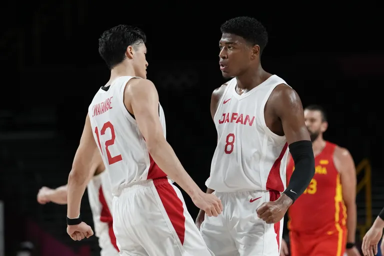 Yuta Watanabe (vasakul) ja Rui Hachimura kolm suve tagasi Tokyo olümpiamängudel.