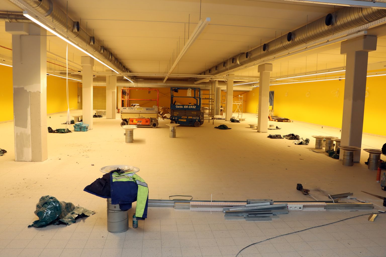 В центре "Tsentraal" идут строительные работы в помещениях будущего магазина "Maxima".