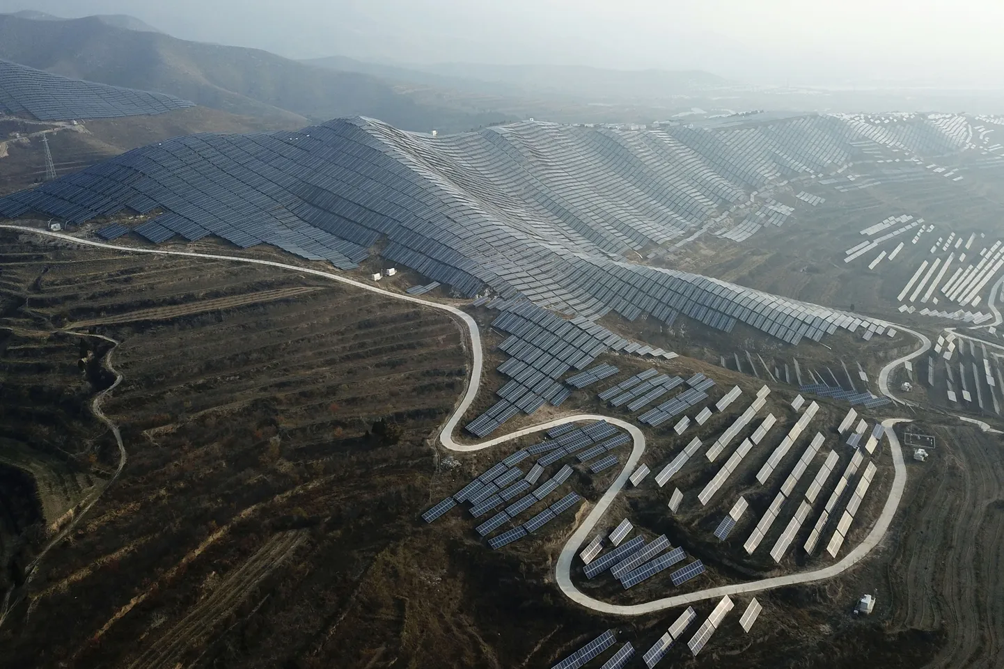 Päikesepaneelid Hiinas Shanxi provintsis.