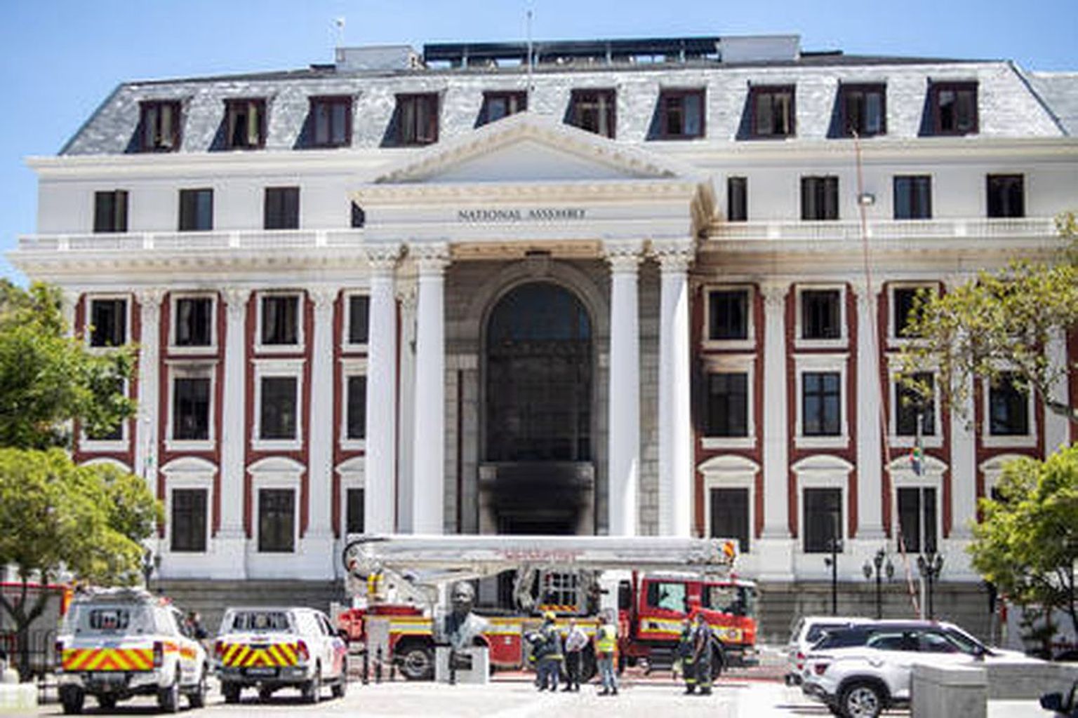 Lõuna-Aafrika Vabariigi parlamendihoone Kaplinnas pärast põlengut.