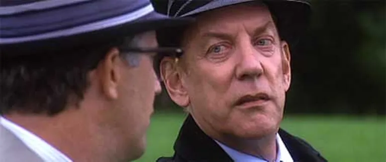 Donalds Sazerlends Olivera Stouna filmā «JFK»