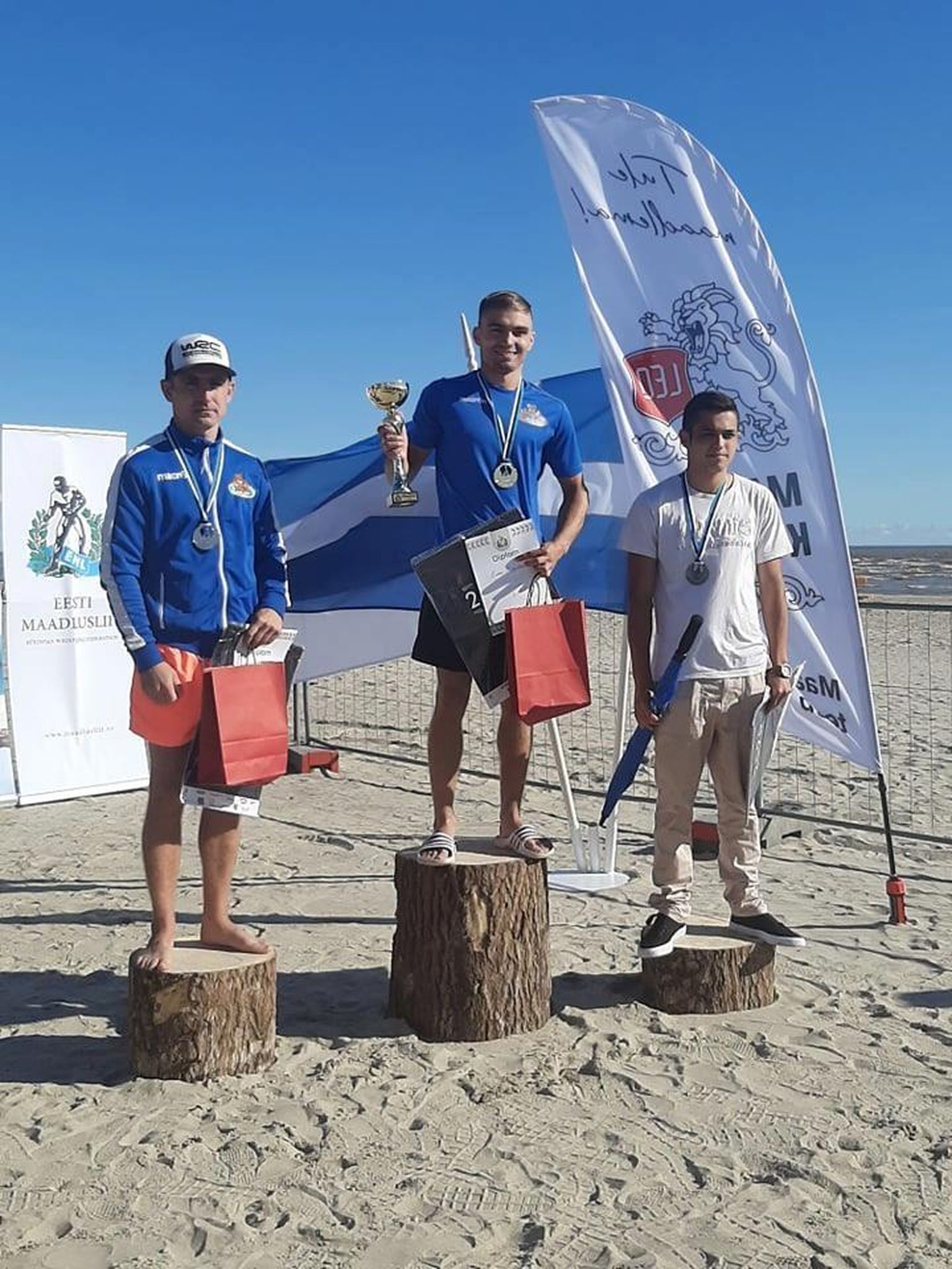 Valga sporiklubi esindav Mark Anissimov (paremal) võitis oma esimese meistrivõistluste medali täiskasvanute arvestuses.