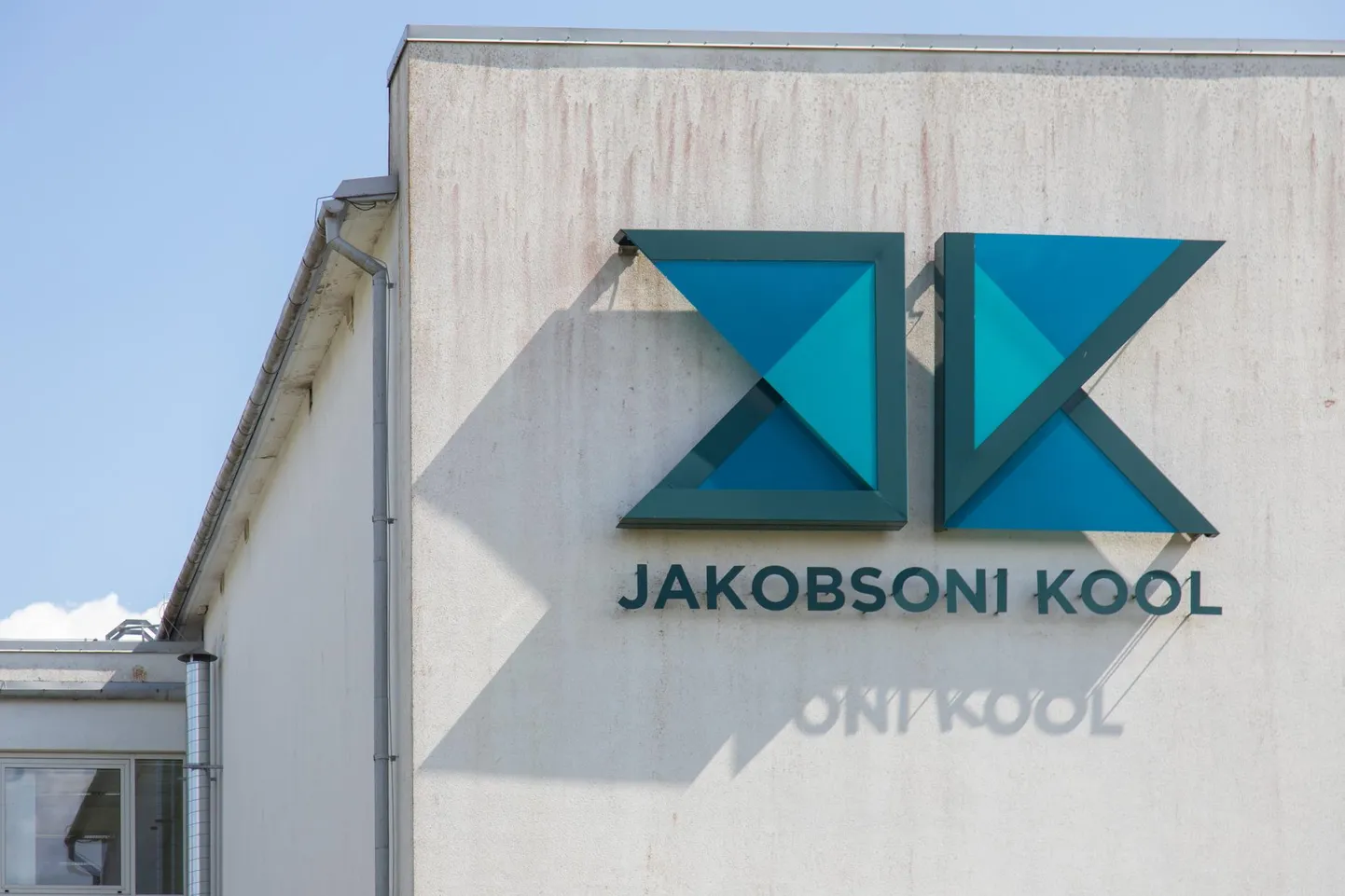 Viljandi Jakobsoni kooli õppetöös tuleb uuel õppeaastal muudatusi: koolipäeva keskele on planeeritud pikem vahetund.
