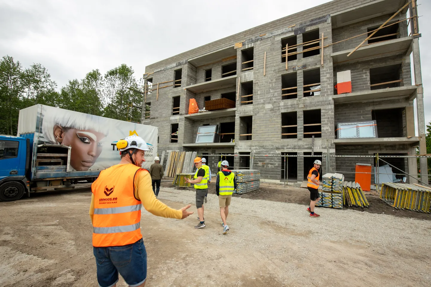 Ehitus Pärnus. Pilt on illustreeriv.