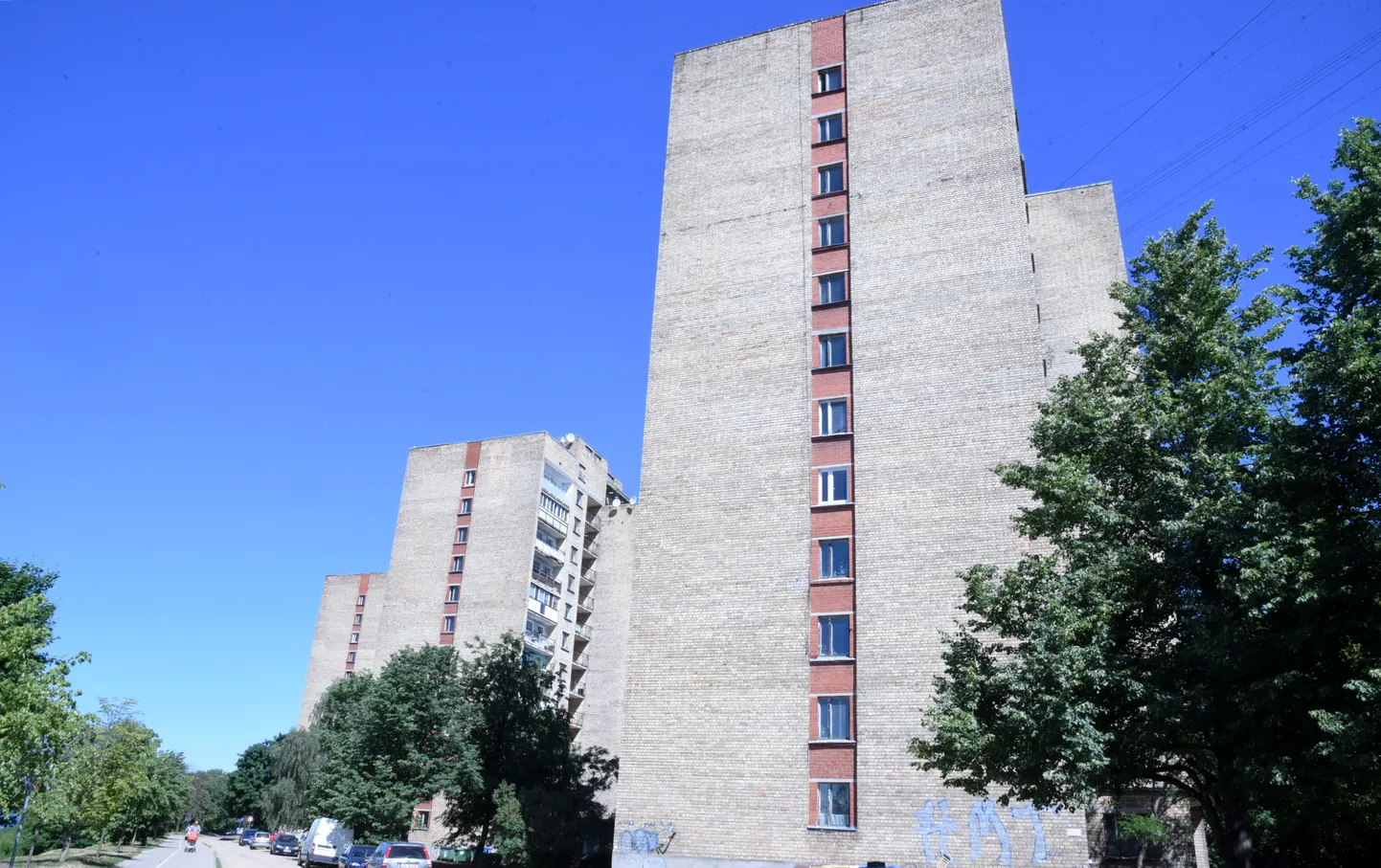 Многоэтажный дом в Кенгарагсе