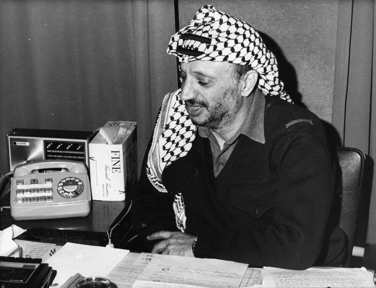 Yassir Arafat 1978. aastal. Juba ülikooli lõpetamisest saadik kandis palestiinlaste liider alati kufiiat, mille ta voltis üle oma parema õla sümboolselt kujusse, mis meenutas ajaloolise Palestiina piirjooni.
