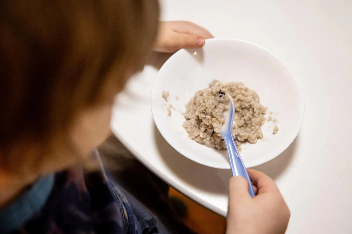 Kui keeta puder valmis täiesti magedana, siis lapsed seda lihtsalt ei söö. Ilma soola ja suhkruta putru valmistada ei saa, ütleb mitut lasteaeda toitlustava OÜ Tüdrukud juhataja Kaire Ree.