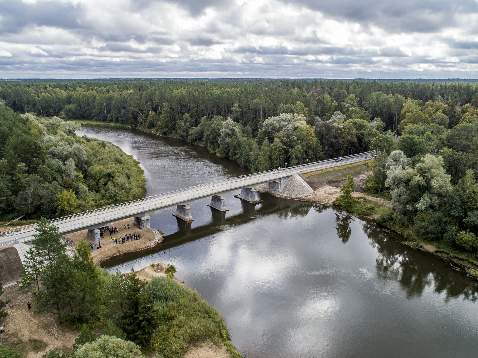 Strenčos 15. septembrī atklāts pārbūvētais tilts pār Gauju