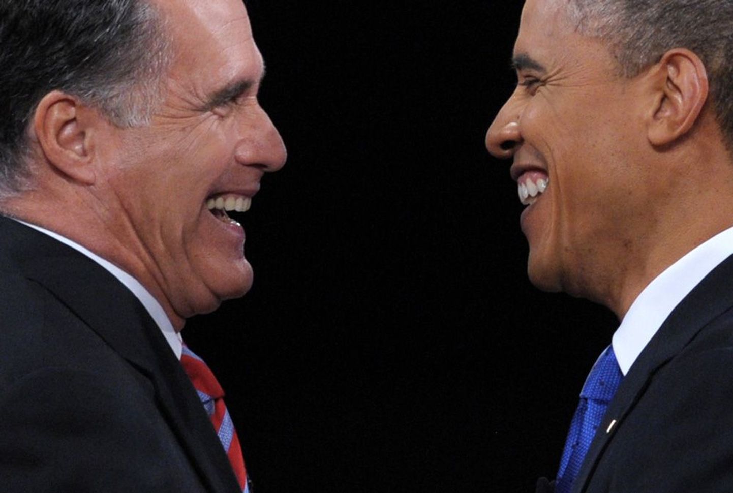 USA president Barack Obama (paremal) ja vabariiklaste presidendikandidaat Mitt Romney eelmisel kuul toimunud kolmanda teledebati järel. Professor Edward Rhodesi sõnul pooldavad mõlemad välispoliitikas vaatamata erinevale retoorikale pragmaatilist lähenemist.