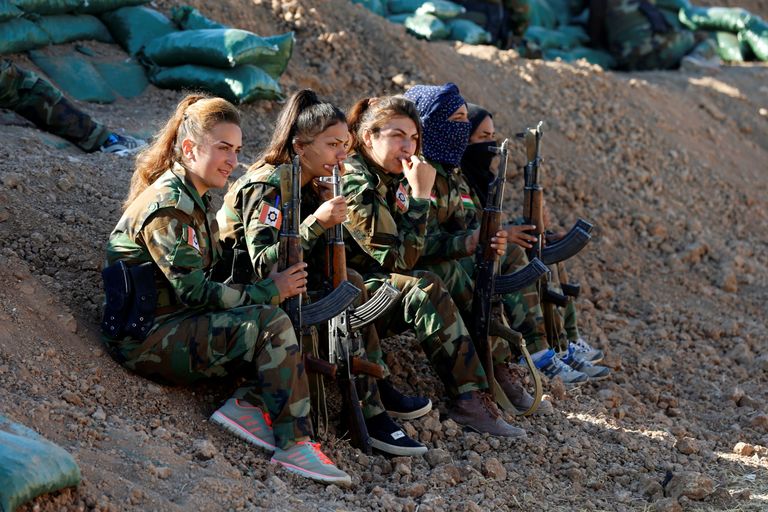 Kurdi naisvõitlejad