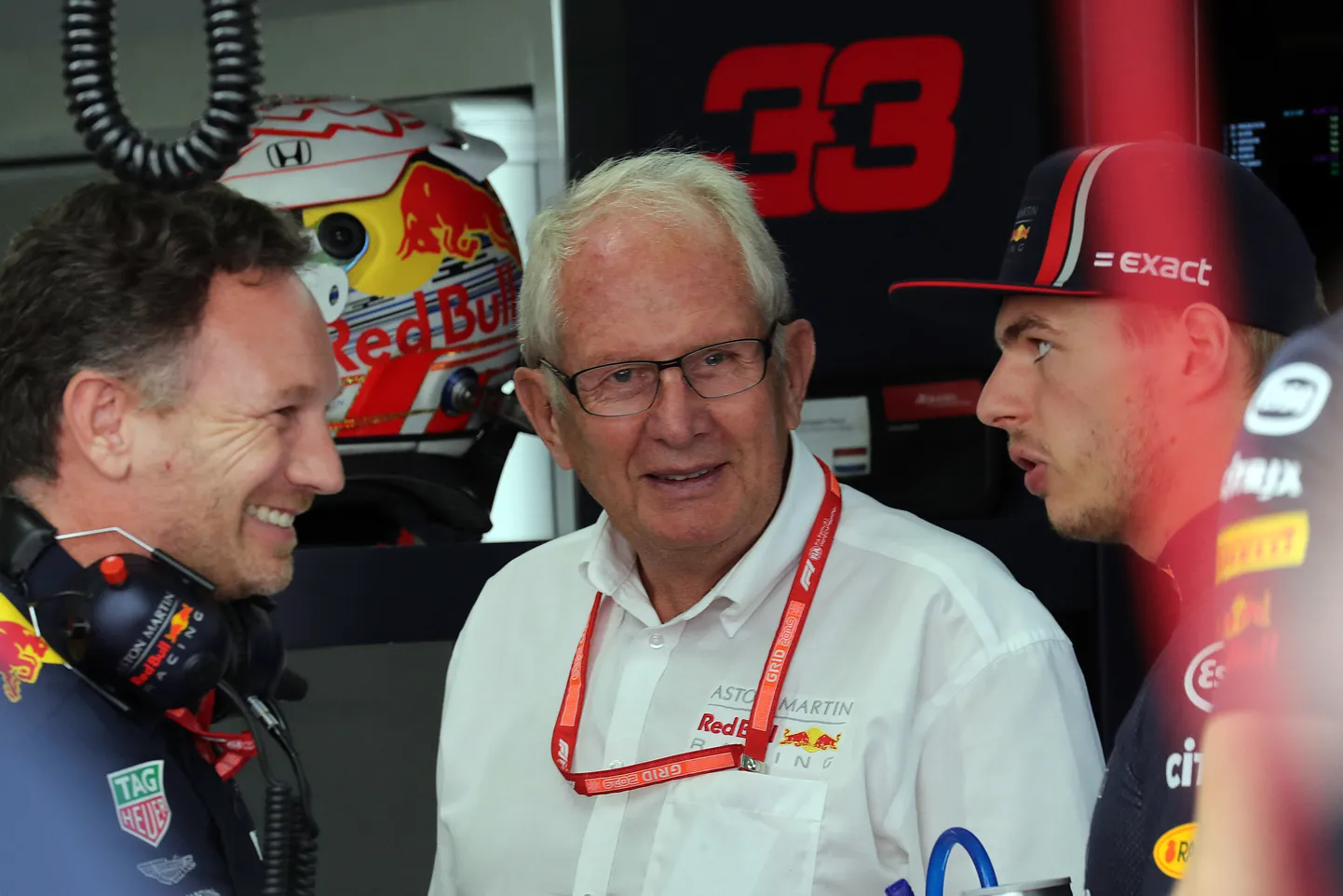 Christian Horner, Helmut Marko ja Max Verstappen.
