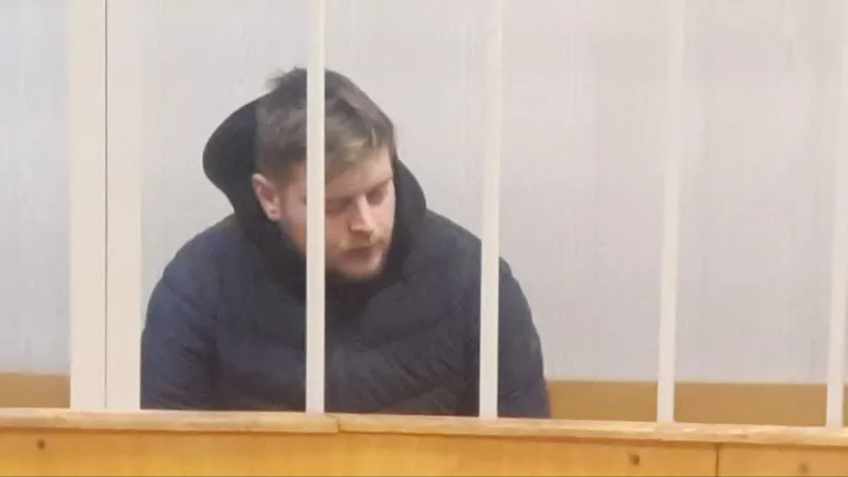 Vahi alla võetud Nikita Tšoha Peterburi kohtus.