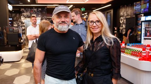 Raivo Hein tähistab abikaasaga 36. pulma-aastapäeva: peab silmi kissitama, et sind teravalt näha, sina oled aga ikka see sama särav valgus