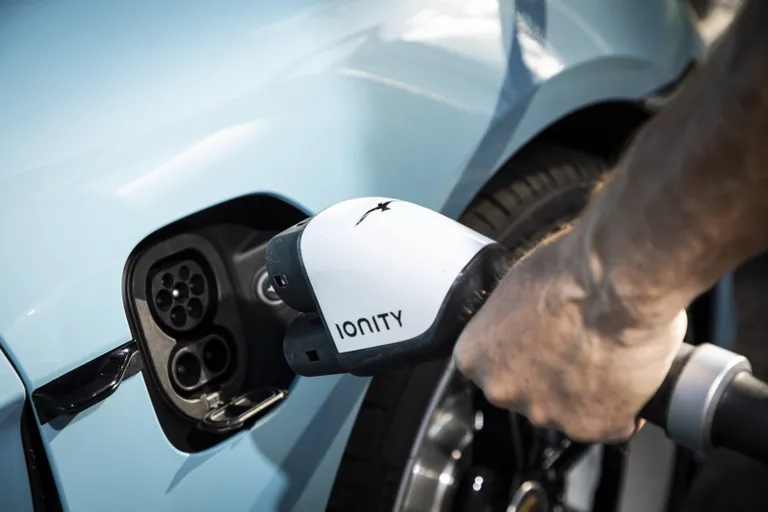 Elektroauto uzlādes stacija