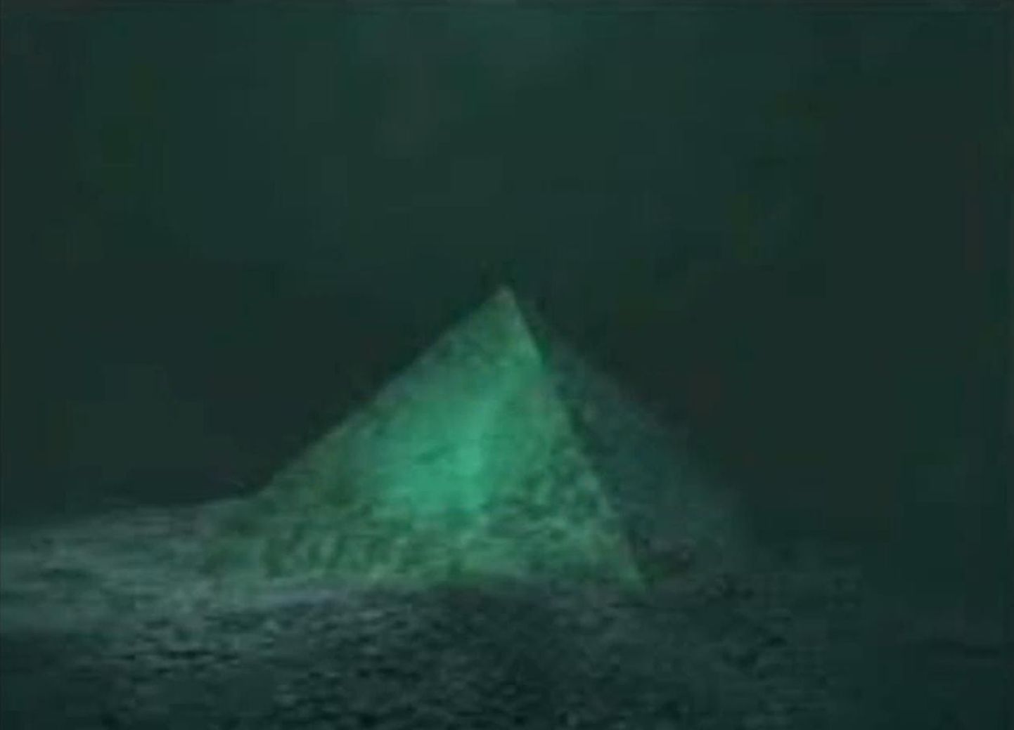 Bermuda kolmnurgast leiti püramiidilaadne klaasstruktuur