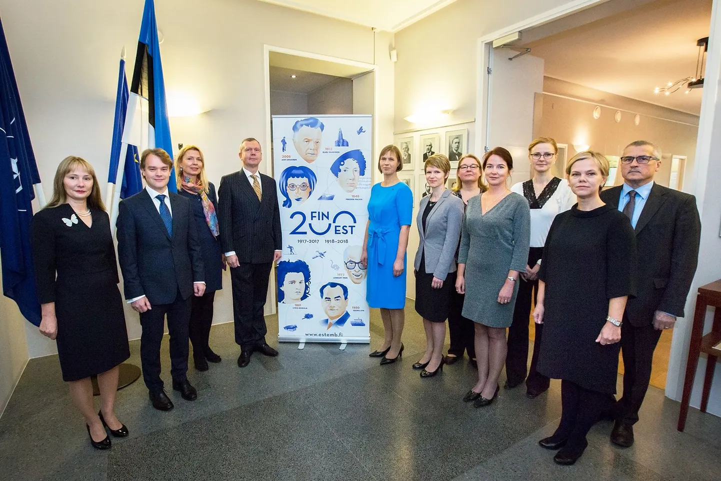 Vabariigi President Kersti Kaljulaid ning suursaadik Margus Laidre Eesti Suursaatkonnas Helsingis 20.10.2016. Taustal Eesti-Soome 200 kujundus.
