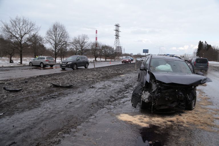 Peterburi teel toimunud avarii tagajärjel sai vigastada viis inimest.