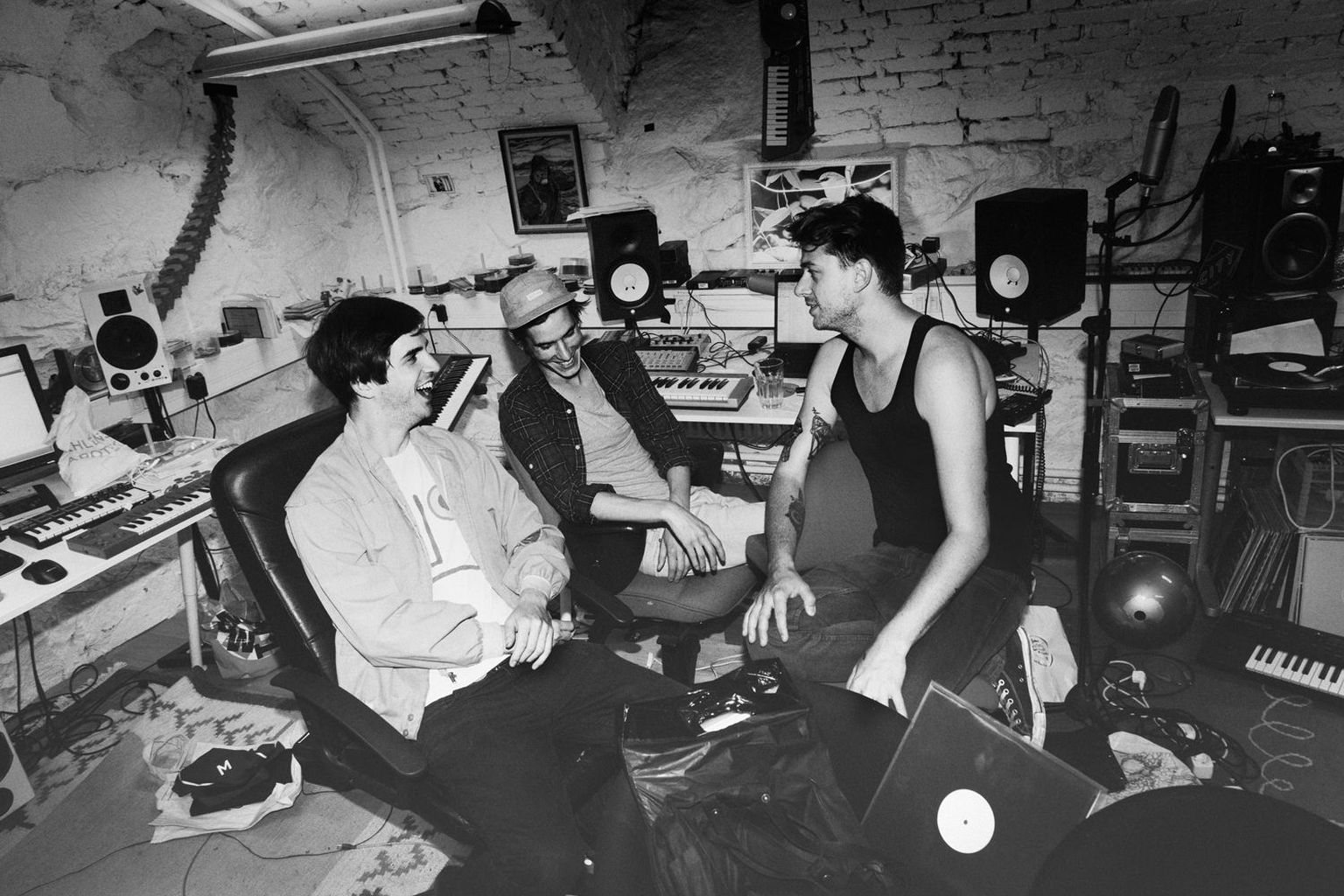 Studio Barnhus on multifunktsionaalne nähtus - DJ-trio, plaadifirma ja stuudio Stockholmi Barnhusgatanil - mis rikub juba pikemat aega oma värvikirevusega tänapäevase tantsumuusika halli ja üksluist mõõtkava.