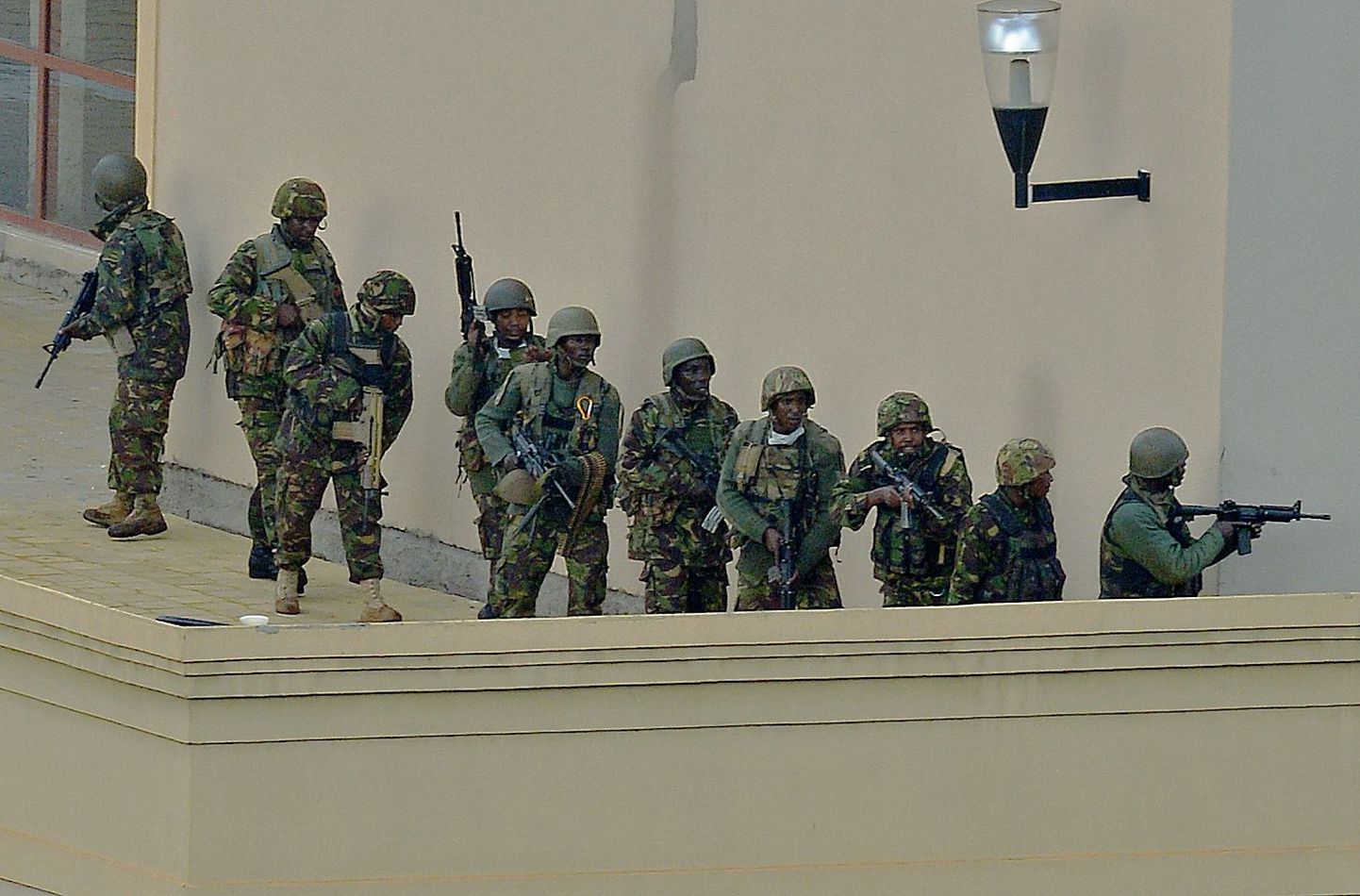 Kenya sõdurid Nairobi ostukeskuse juures.