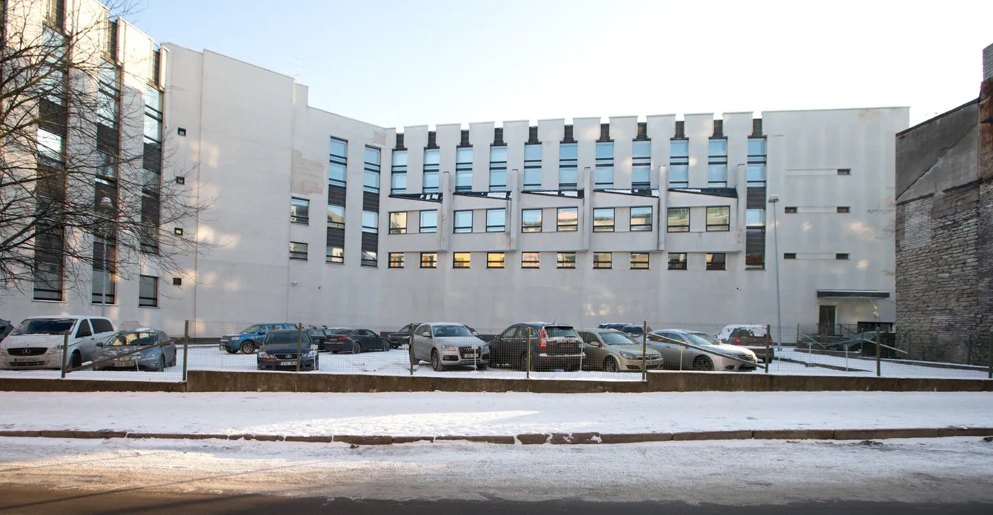Selle Sakala tänava ääres asuva autoparkla asemele peakski tulevikus kerkima Eesti Muusika- ja Teatriakadeemia saalikompleks.