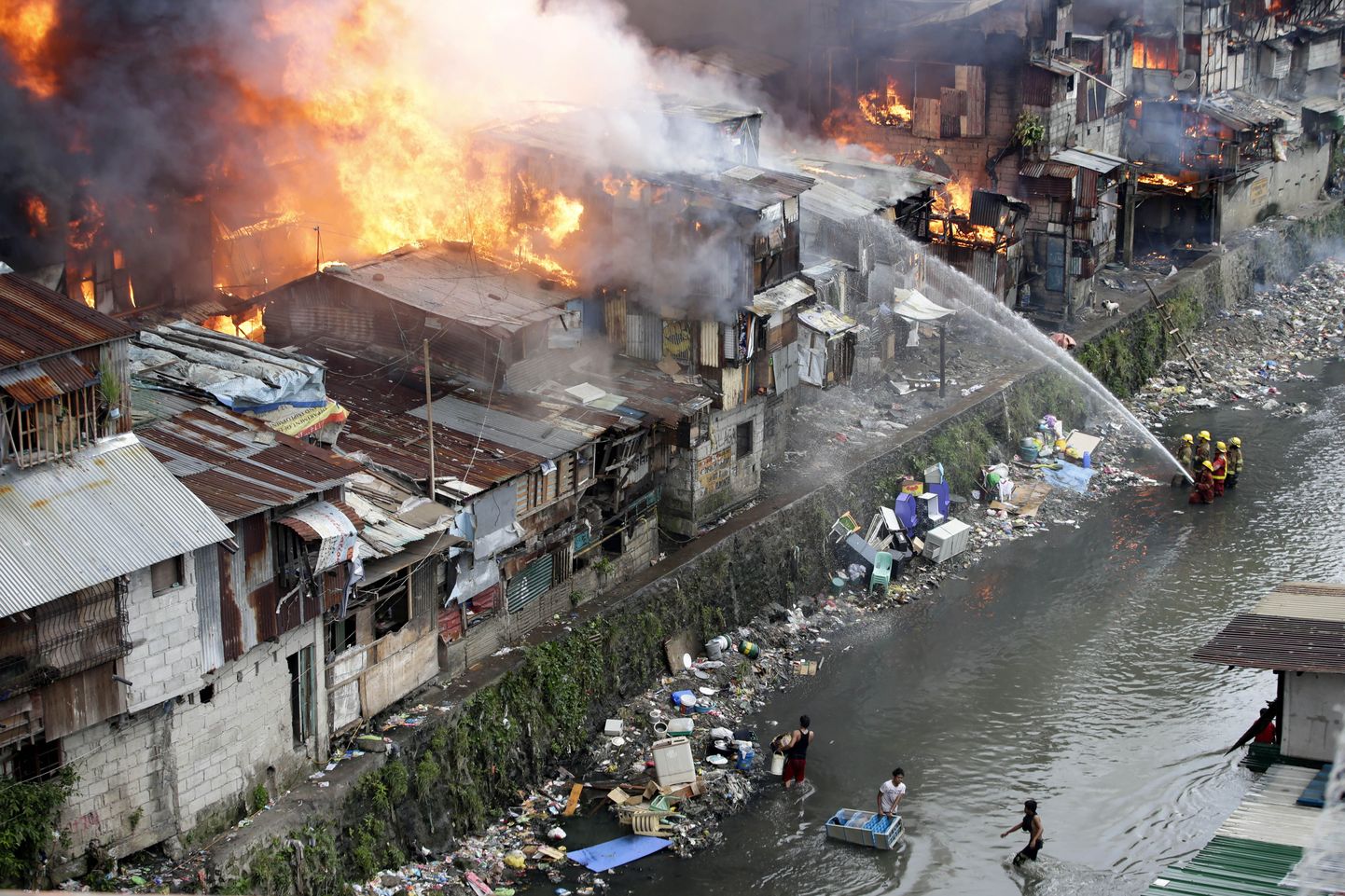 Tulekahju Manilast põhjas asuvas Quezoni eeslinnas.