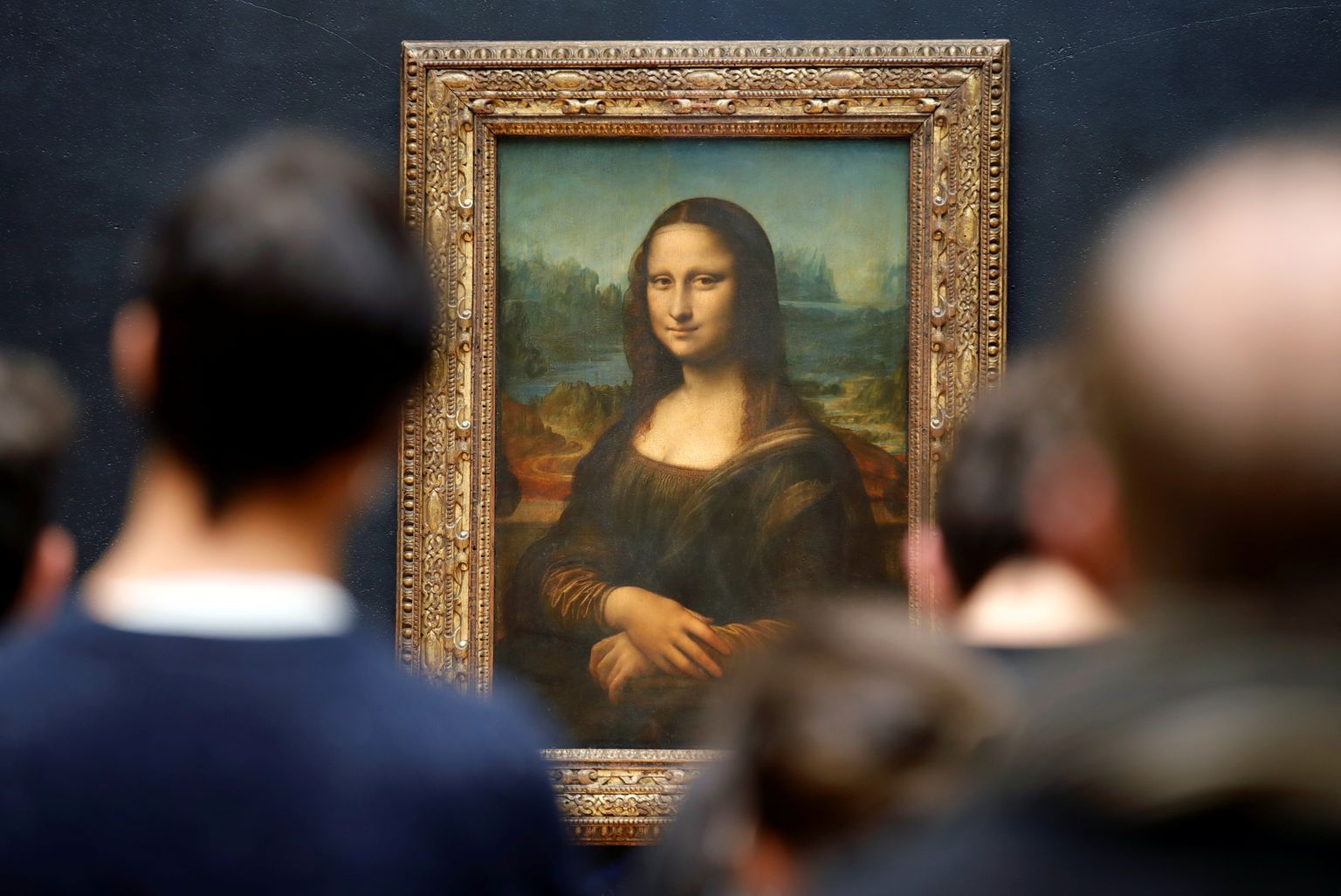 Itaalia kunstniku Leonardo da Vinci maal «Mona Lisa» asub Pariisis Louvre'is kaitseklaasi all