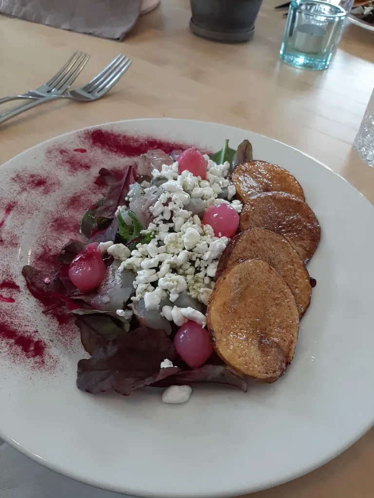 Armastus taldrikul Tulivee rannarestoranis. Siiakala, mmm...