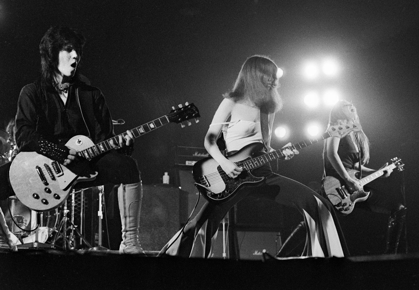 The Runaways saavutas kuulsuse 70ndatel. Nende suurimaks hitiks oli «Cherry Bomb»