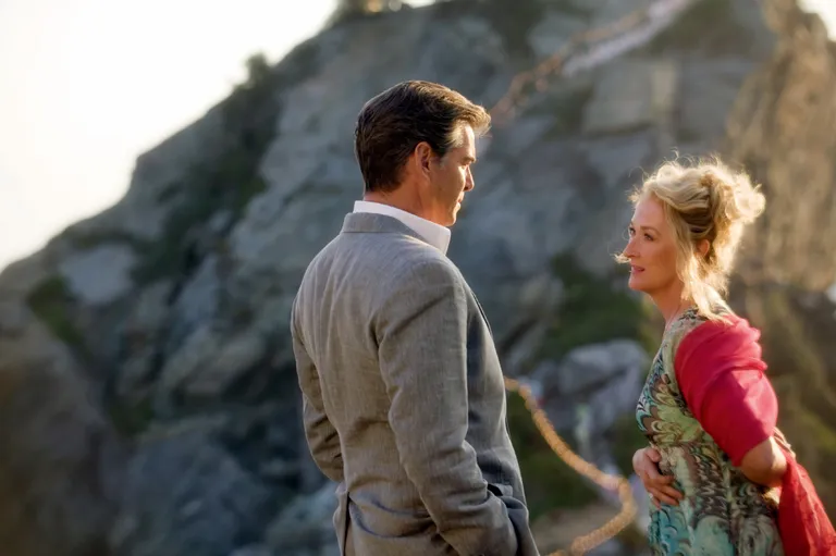 Kaader filmist «Mamma Mia!. Pildil Pierce Brosnan ja Meryl Streep
