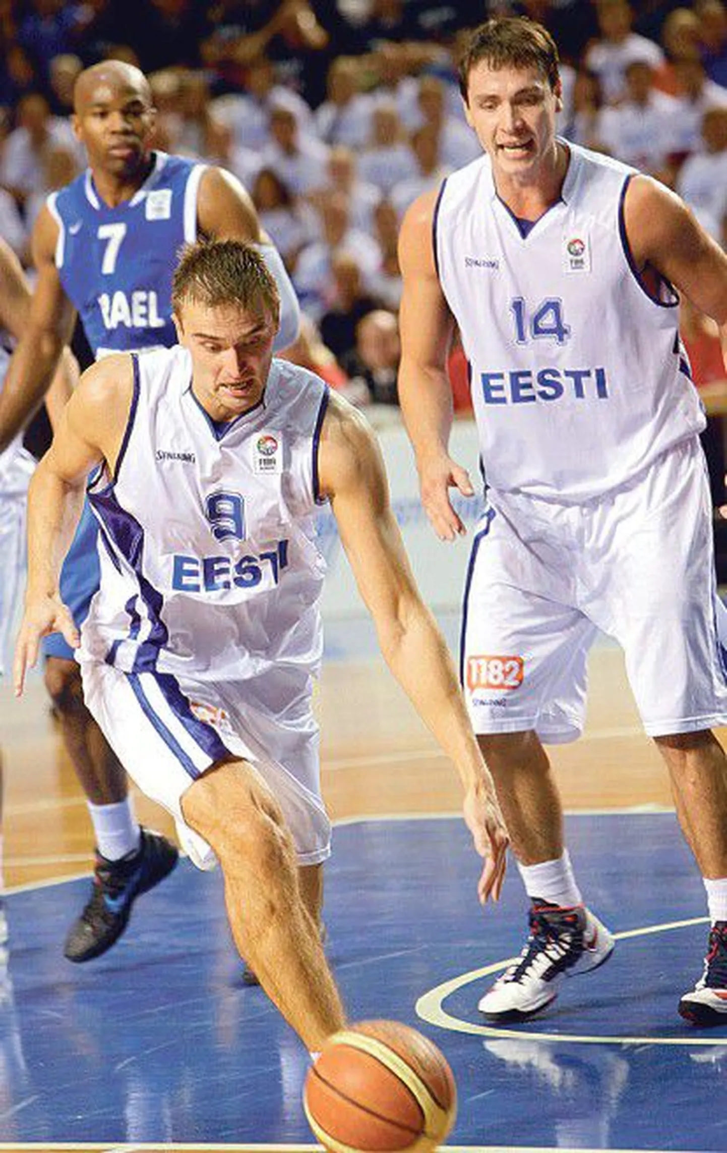Kogenud Gregor Arbet (palliga) ja Kristjan Kangur on laupäeval Serbiaga mängides ühed Eesti koondise võtmemängijad.
