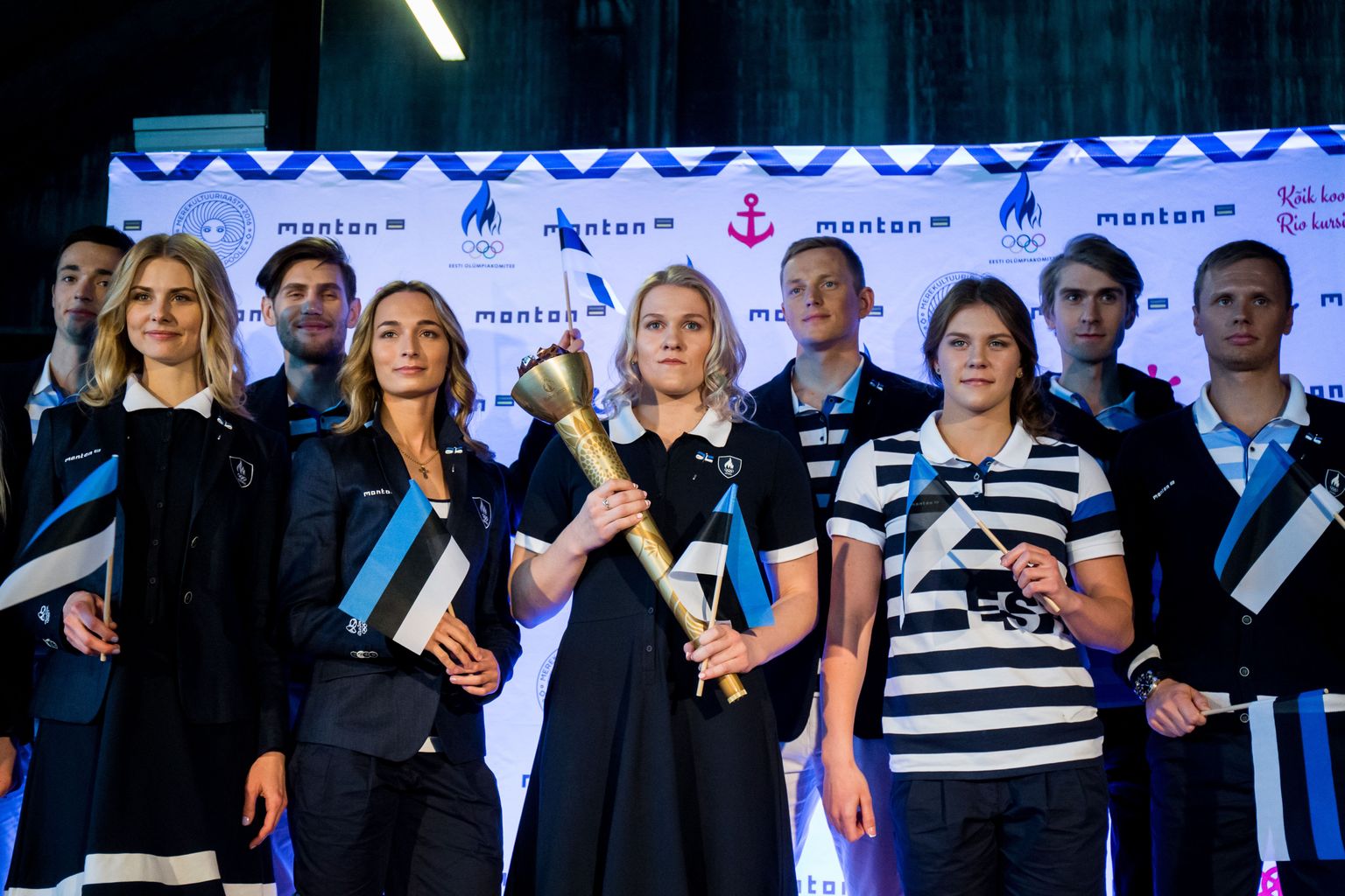 Eesti olümpiakoondislased kandmas ametlikke OM-rõivaid.