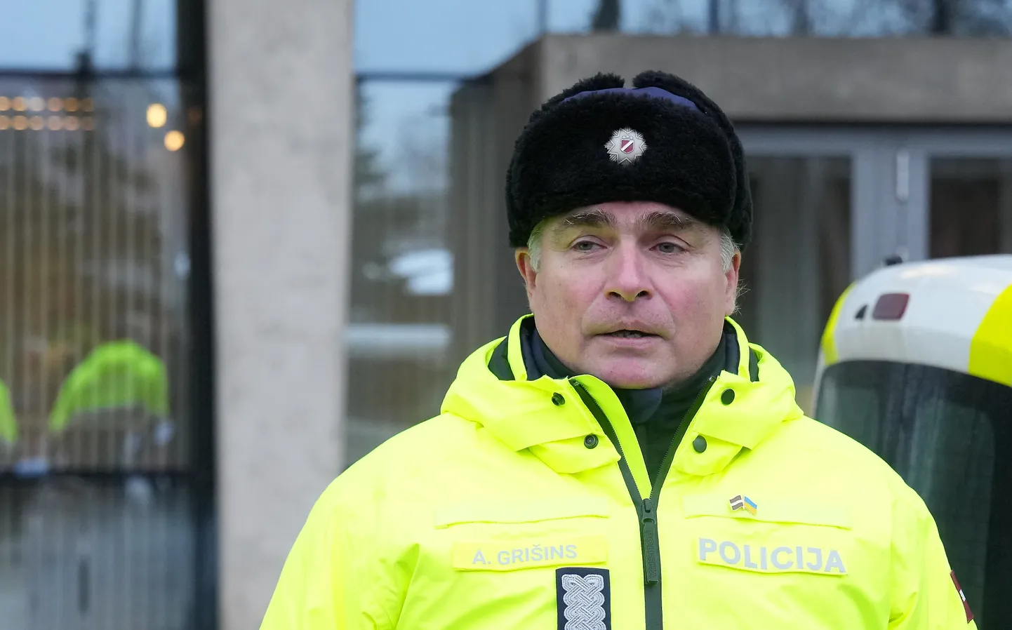 Valsts policijas Galvenâs kriminâlpolicijas pârvaldes priekðnieks Andrejs Griðins piedalâs pasâkumâ, kurâ fonds "Uzòçmçji mieram" sadarbîbâ ar Valsts policiju dod startu 20 transportlîdzekïu konvojam uz Ukrainu.
